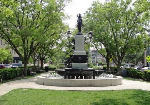 007490_2_hyde-park-square-fountain